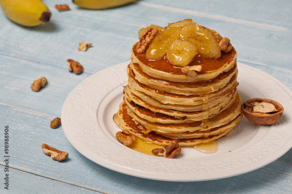 Pancake with caramelized bananas and honey Pancake with caramelized bananas and honey