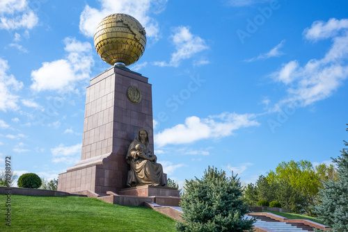 Uzbekistan, Tashkent, the "Mother Uzbekistan" symbolic monument