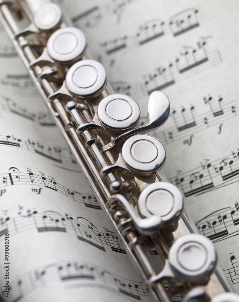 flute and music sheet