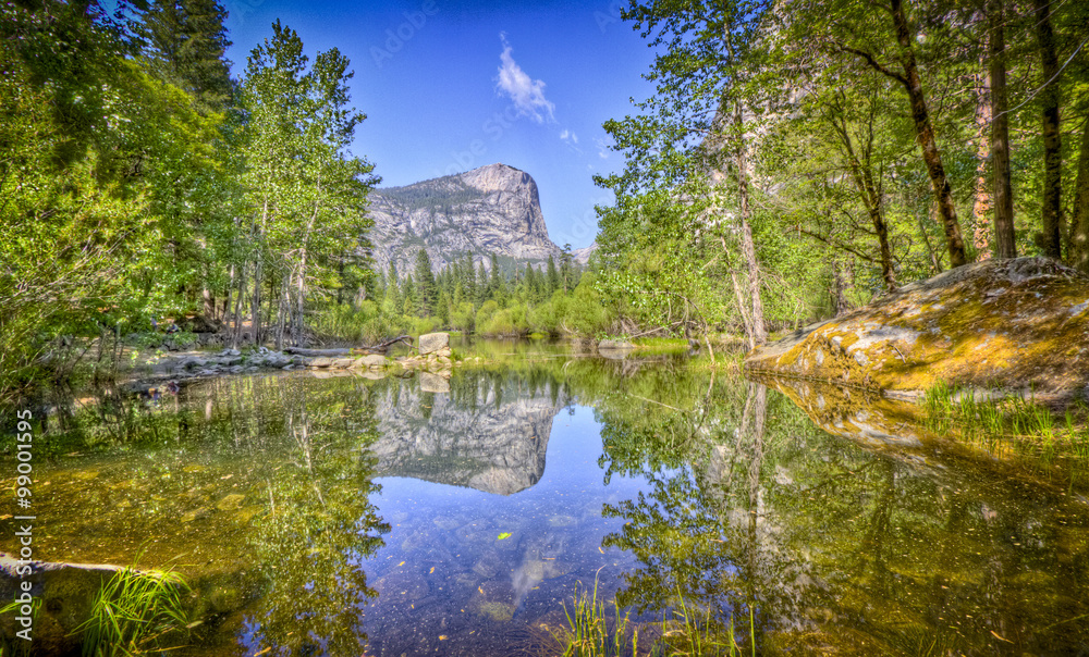 Fototapeta premium mirror lake in yosemite caifornia