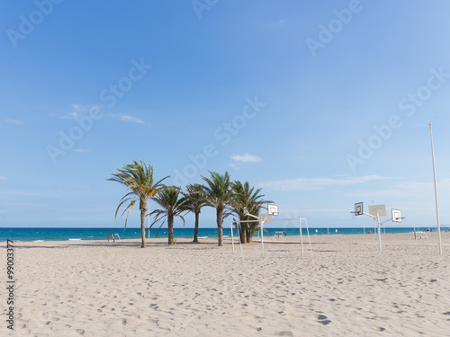 Fototapeta Naklejka Na Ścianę i Meble -  The large sandy beach of Alicante, Spain