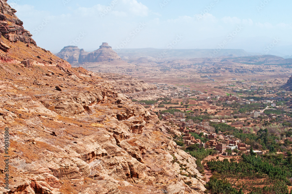 La valle di Shibam vista dalla città  fortificata di Kawkaban, Yemen