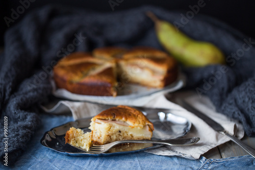 pie with fresh pears 