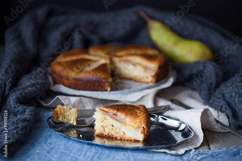 pie with fresh pears 