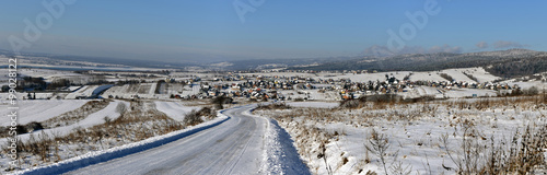 Wieś Kluszkowce zimą - widok od strony Czorsztyna