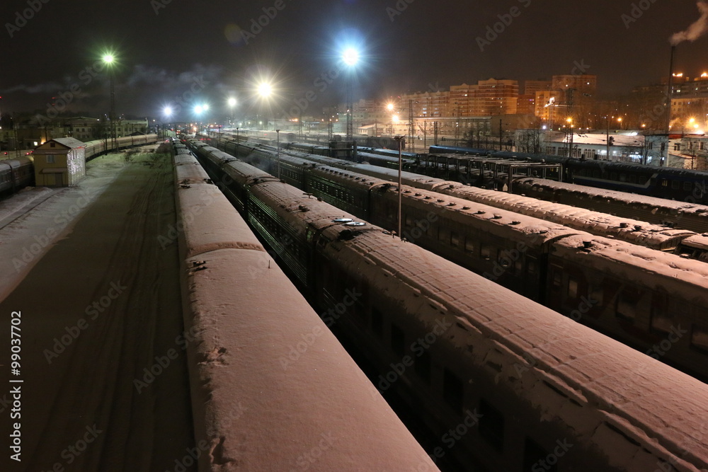 Fototapeta premium Железная дорога ночью