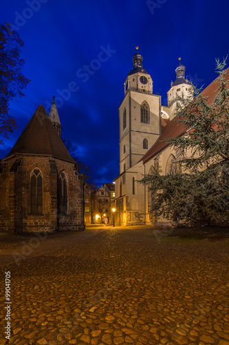 Stadtkirche in Wittenberg am Abend