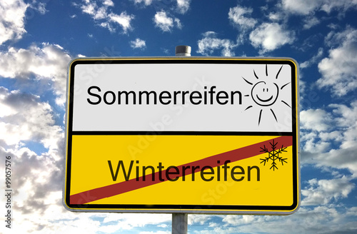 Sommereifen Winterreifen lachende Sonne Ortsschild