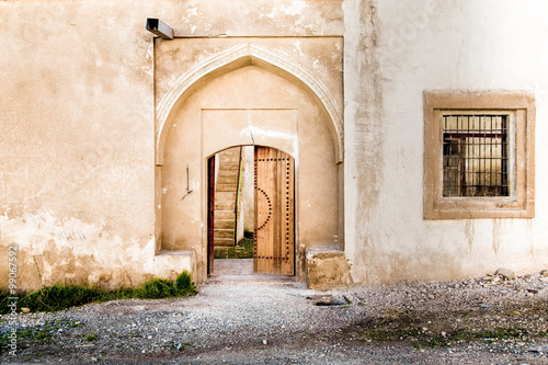 Entrance of ancient house in Iraq © bilalizaddin