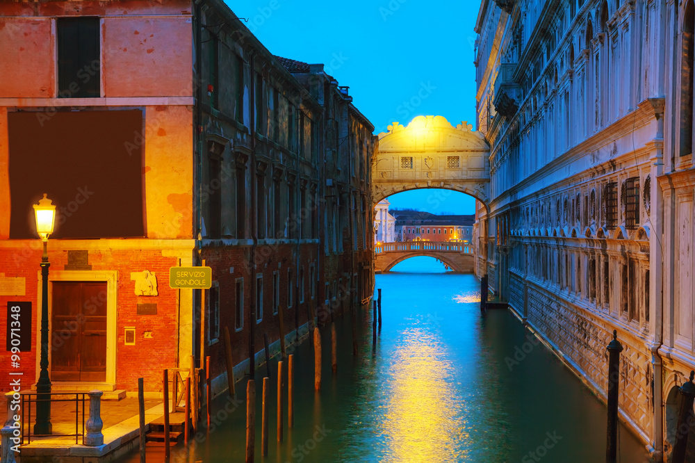 Bridge of sig0hs in Venice, Italy