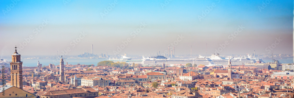 Panorma mit Hafen von Venedig