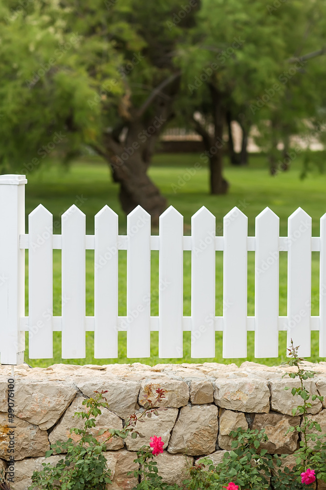 Fototapeta premium White wooden palisade