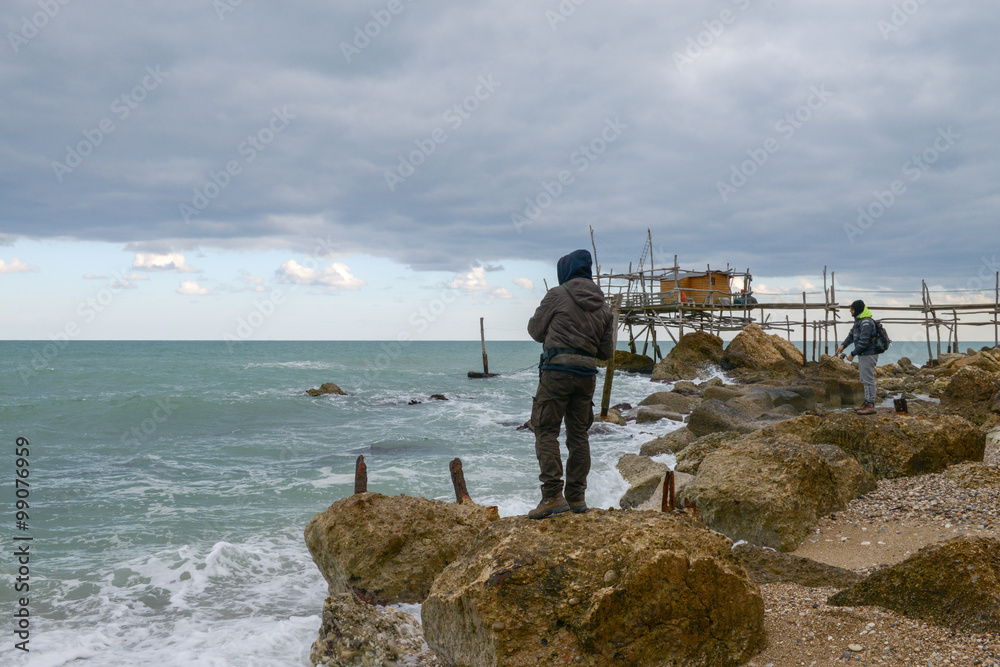 Pescatore sportivo nella Costa dei Trabocchi Pescatore sportivo nella Costa dei Trabocchi