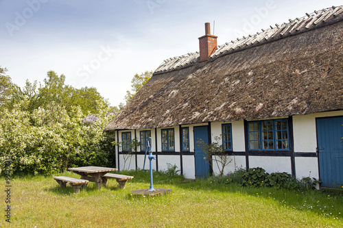 altes reetgedecktes Bauernhaus in Dänemark