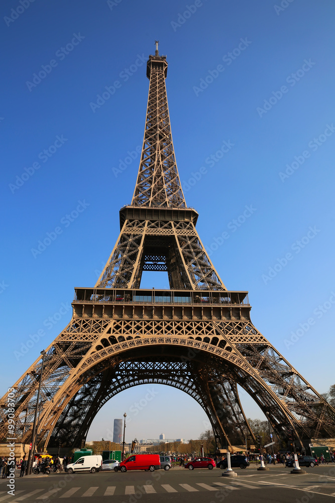 Fototapeta premium Eiffel Tower in Paris, France.