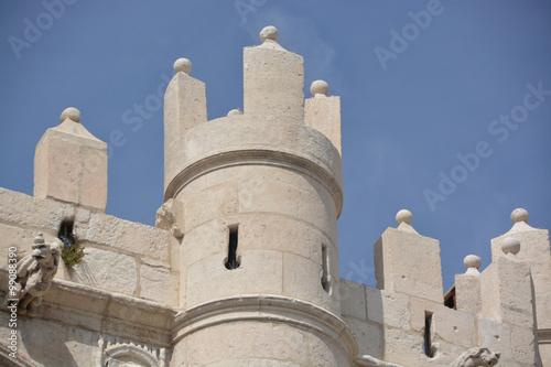 almenara de piedra blanca