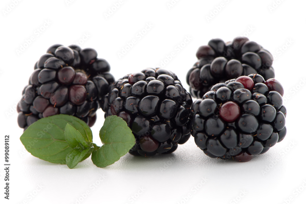 Blackberries with leaves Blackberries with leaves