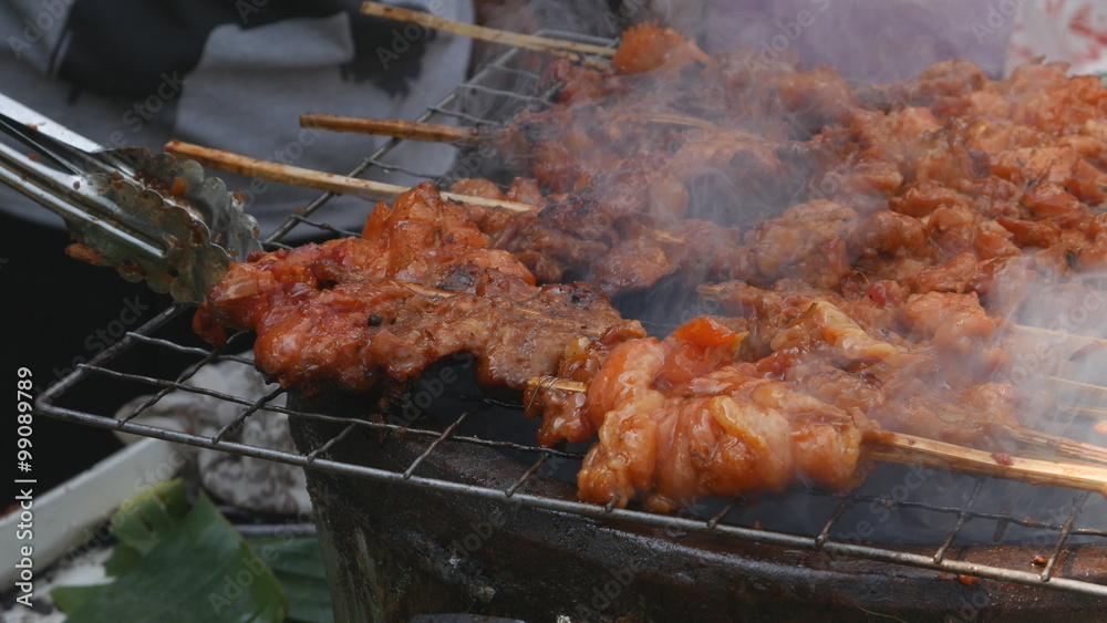 Panning shot of Grilled chicken with bones Panning shot of Grilled chicken with bones