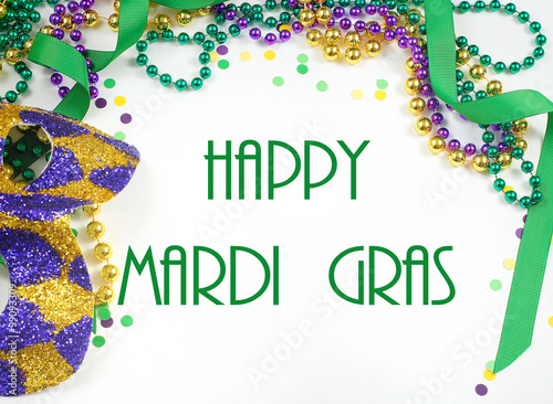 Foto Mardi Gras image of harlequin mask, beads, ribbon and confetti in gold, green an
