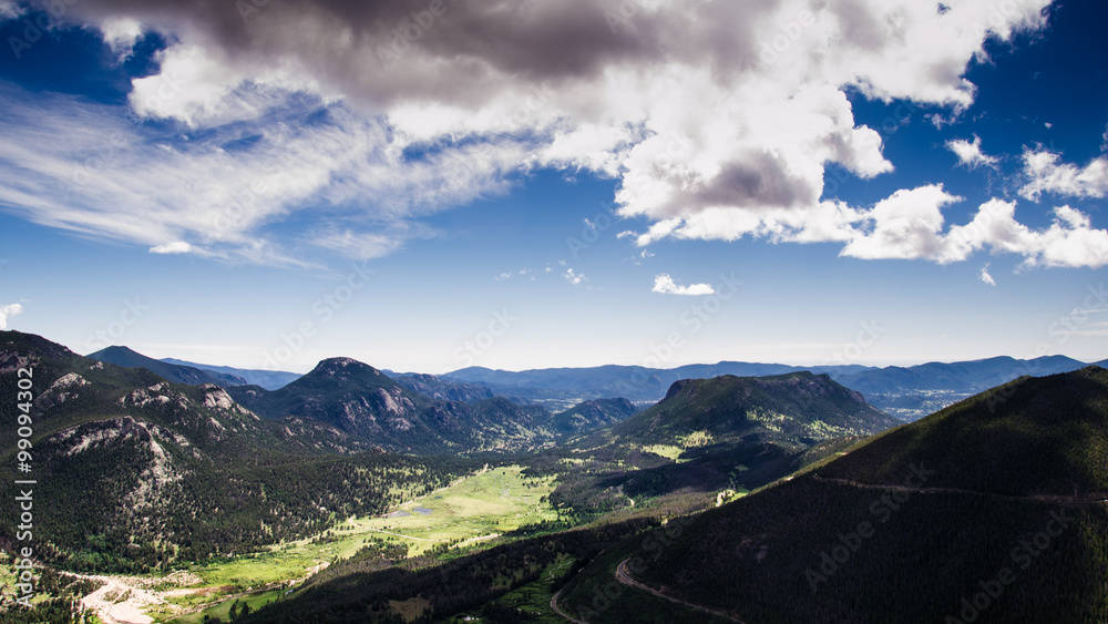 Fototapeta premium scenic view of a valley in the rocky mountains