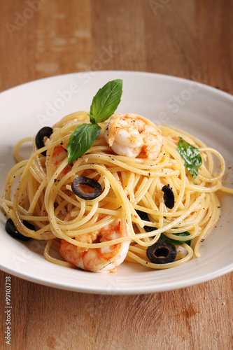 spaghetti pasta with shrimps and sweet basil