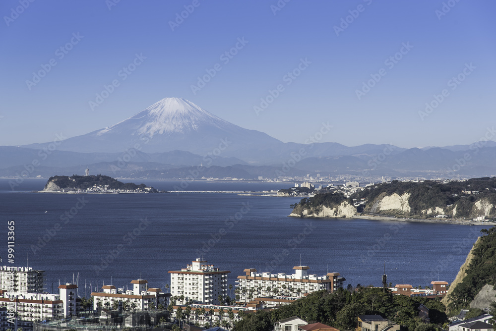 江ノ島と富士山