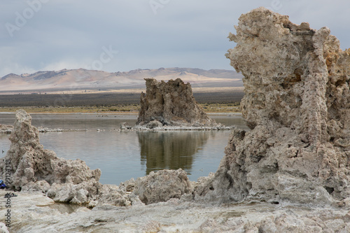 Mono Lake, Lavadome, Kalktuff photo