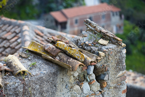 Antike Hausruine im Bergdorf Pentidattilo in Süditalien in der Region Calabrien photo