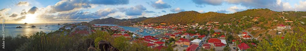 Panoramica di Gustavia vista da Fort Karl, tramonto, St Barth, St. Barths, Saint Barthelemy, Indie francesi occidentali, Antille francesi, mar dei Caraibi