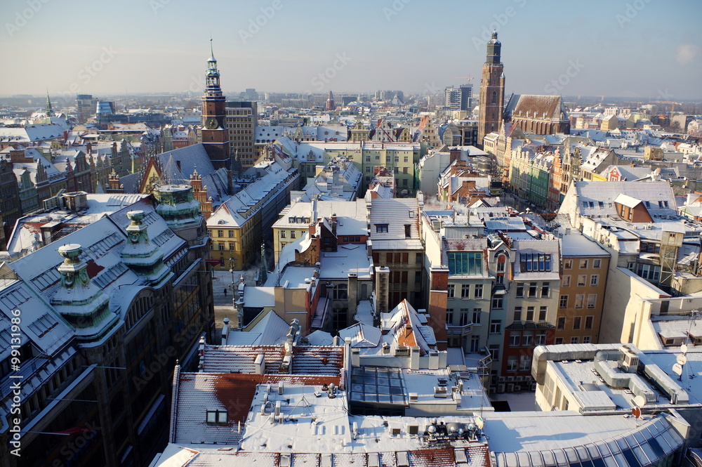 Naklejka premium wrocław - panorama zaśnieżonego zimą miasta