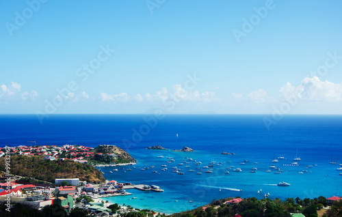 Il porto di Gustavia, tetti rossi, barche, St Barth, St. Barths, Saint Barthelemy, Indie francesi occidentali, Antille francesi, mar dei Caraibi