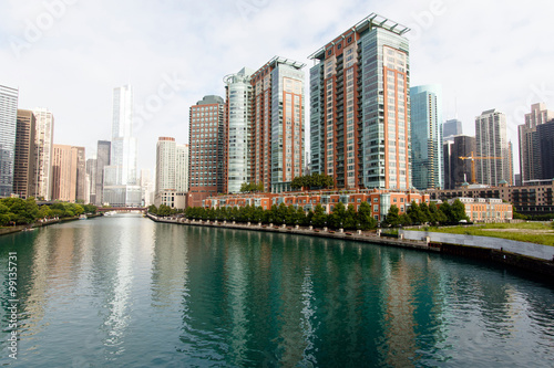 Color DSLR image of City of Chicago, looking up the Chicago River © Richard McGuirk