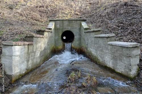Obraz na płótnie Cement sewer drain pipe w salonie