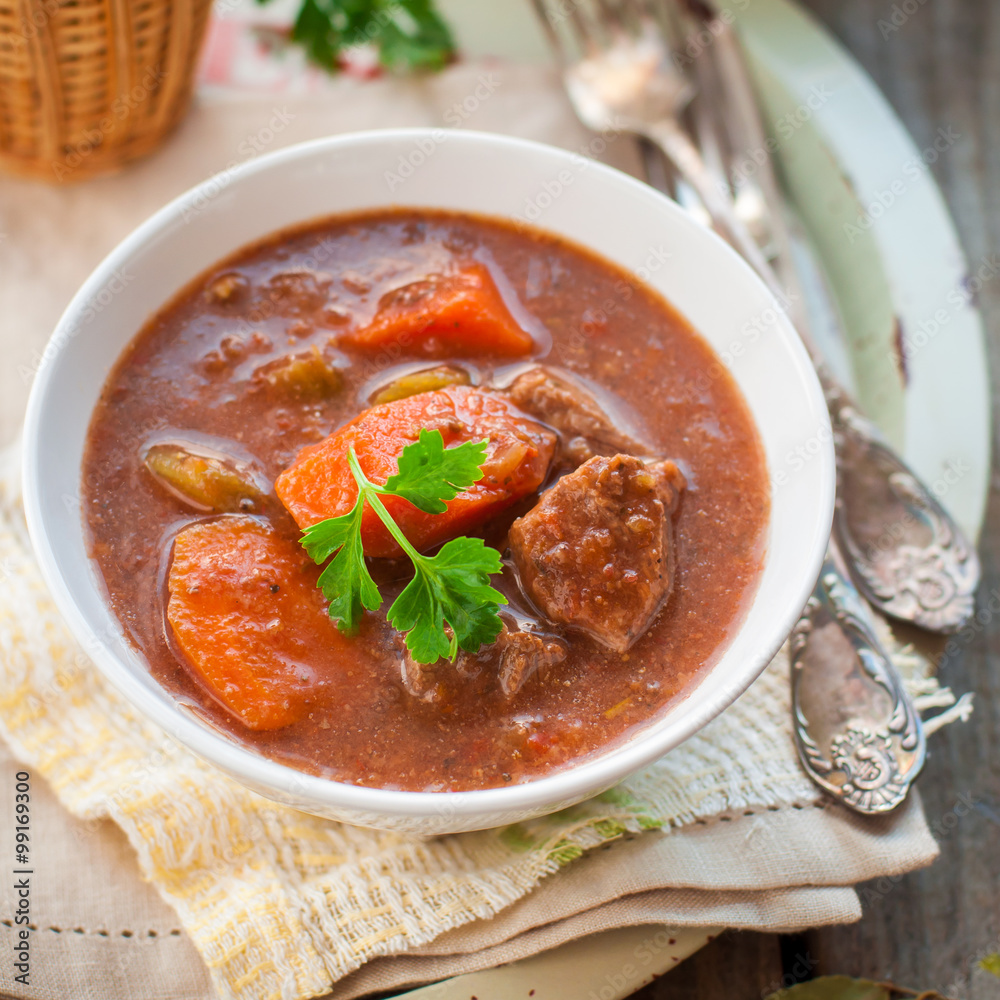 Slow Cooked Beef Stew with Vegetables Slow Cooked Beef Stew with Vegetables