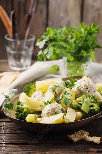 Steamed chicken meat balls and vegetables