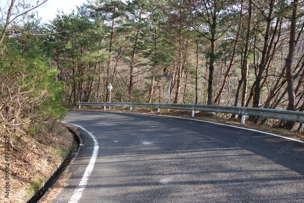 Obraz premium Tight corner along the cliff