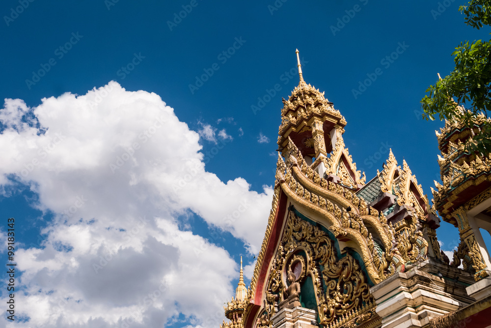 Fototapeta premium Door temple with cloudy sky