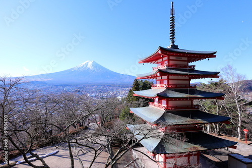 忠霊塔と富士山