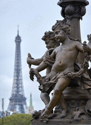 Скульптура на мосту Александра III © truba71