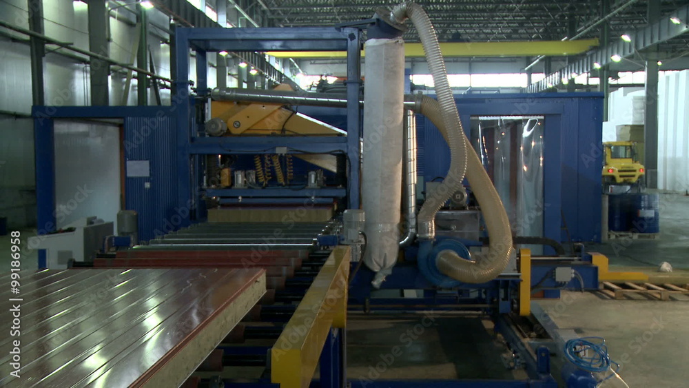 Modern facility for production of sandwich panels
