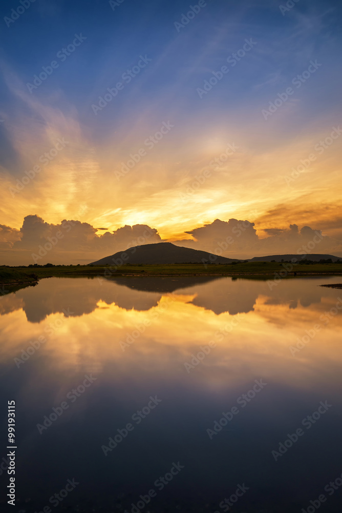 Beautiful scenery sunset sky view of lake and reflection in wate