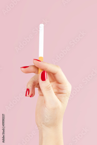 Obraz na płótnie Female hand holding cigarette.