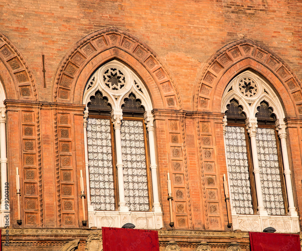 Obraz premium pair of windows bologna