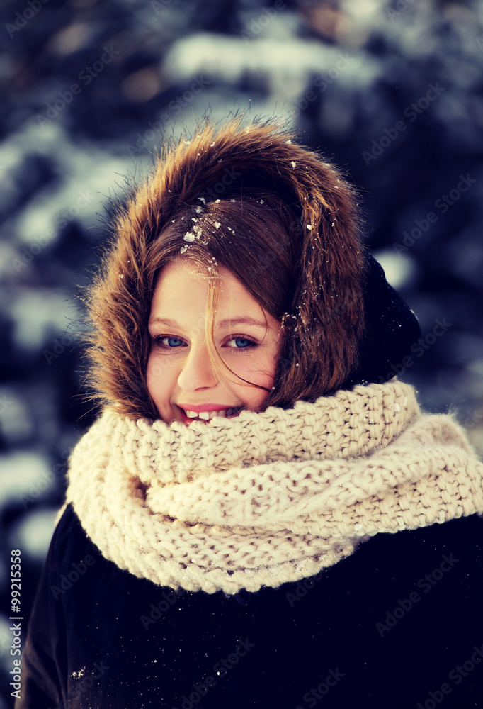 Young woman outdoor in the winter