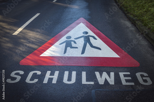 Strassenmarkierung Schulweg © Himmelswiese