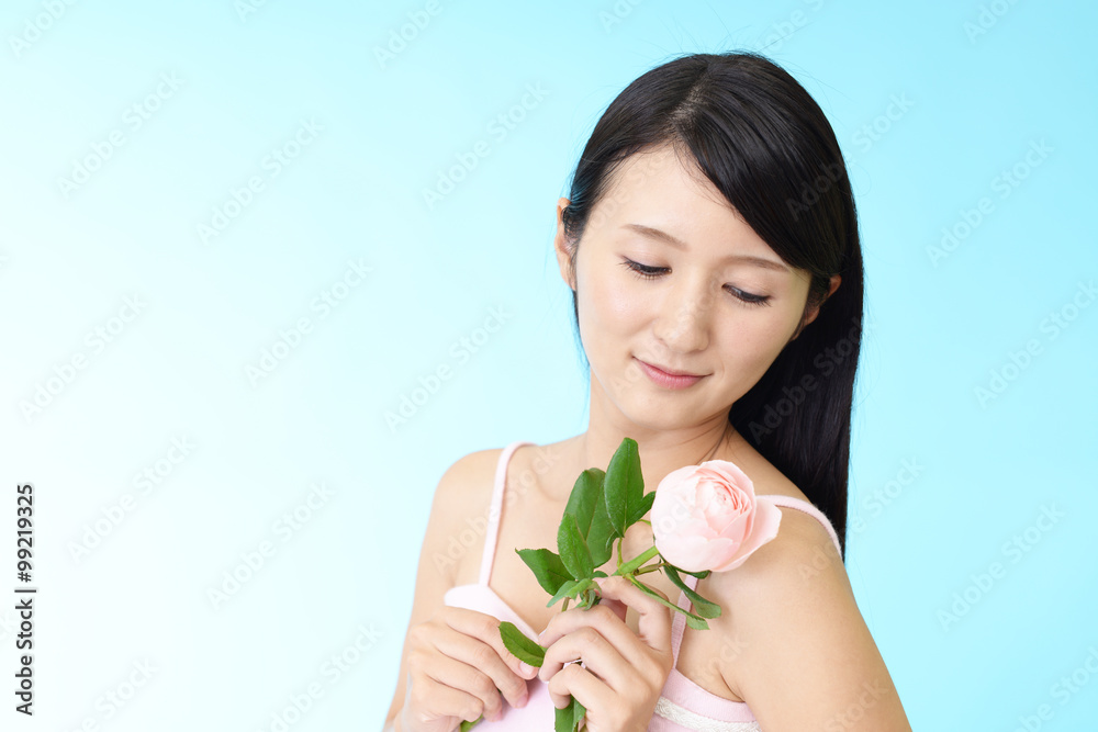 微笑む女性 微笑む女性