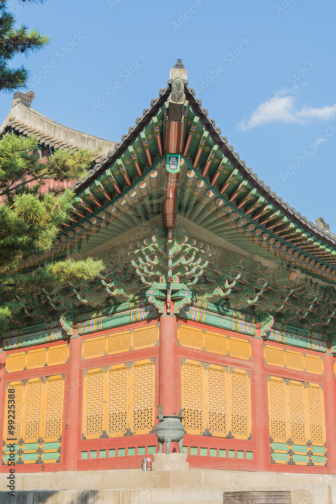 Naklejka premium Beautiful Architecture in Deoksugung Palace at Seoul city , Kore