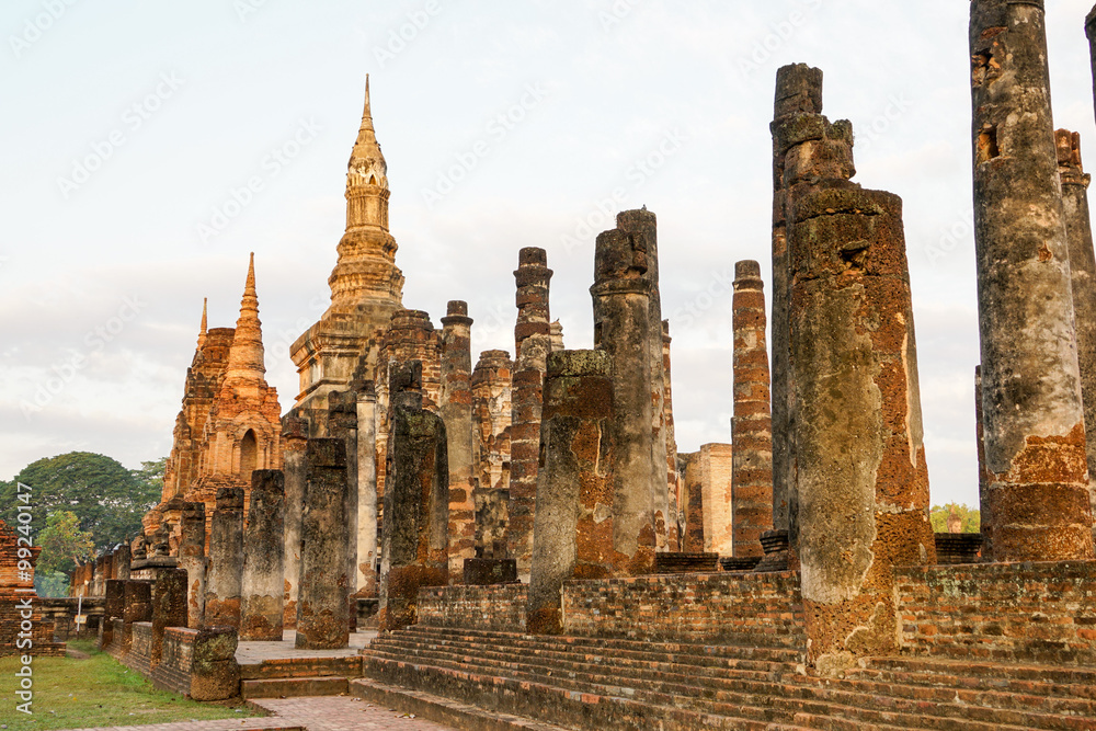 Obraz premium Wat Mahathat Sukhothai Historical Park Thailand