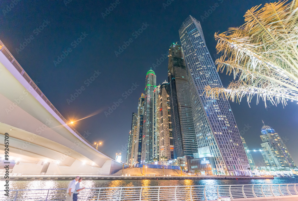 Obraz premium Evening colors of Dubai skyline
