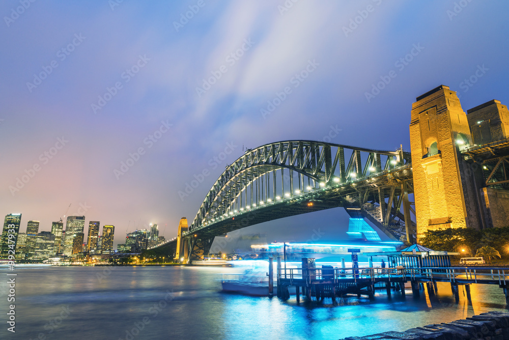 Obraz premium SYDNEY - OCTOBER 11, 2015: City skyline and buildings. Sydney is